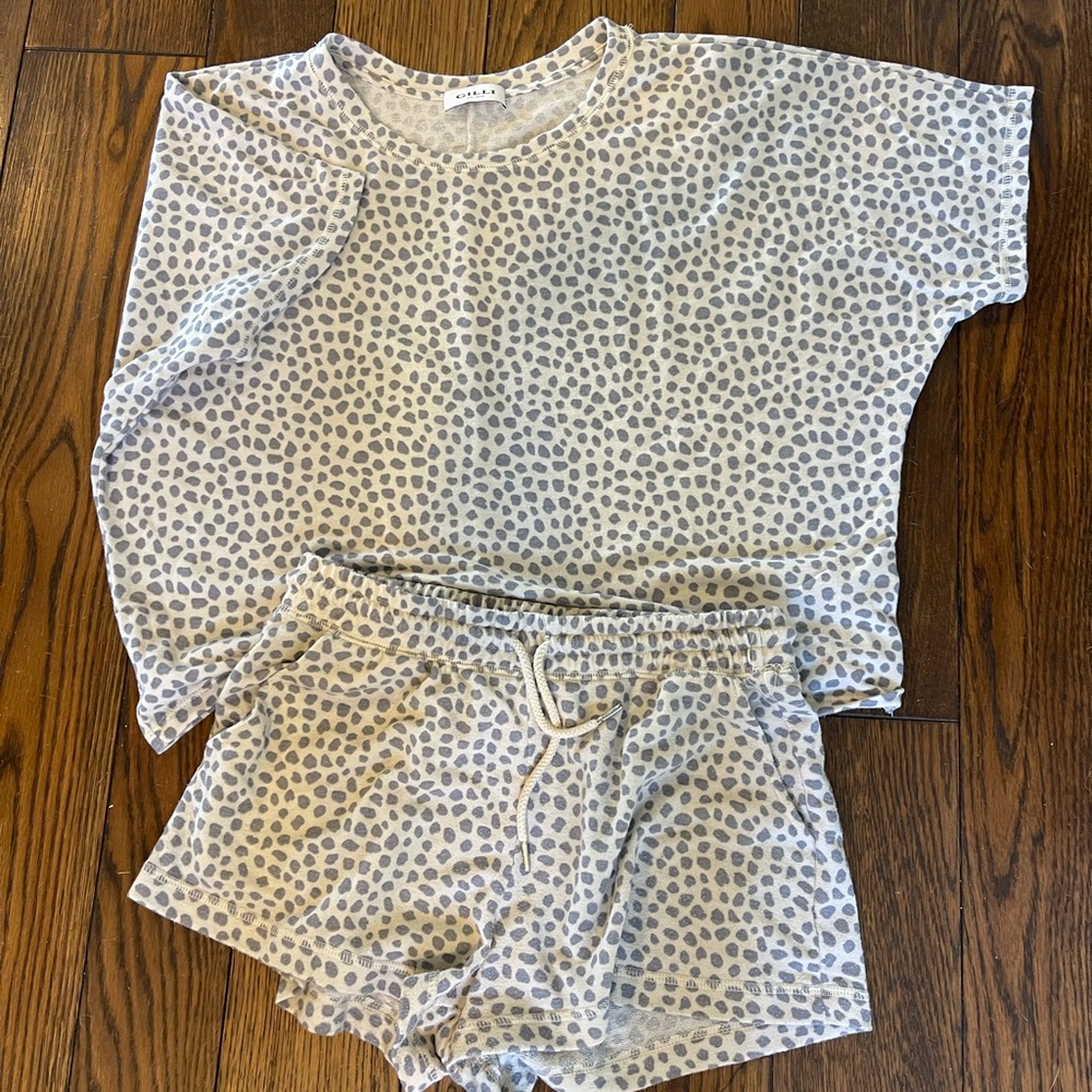 Gilli Pajamas size large